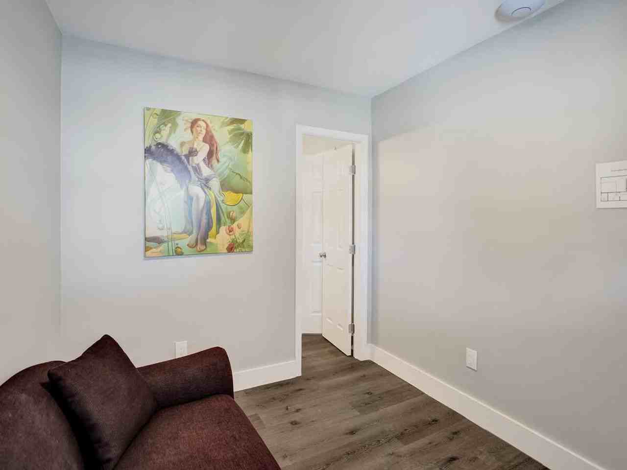 3204 Northeast 9th Street - Photo 5 of 49