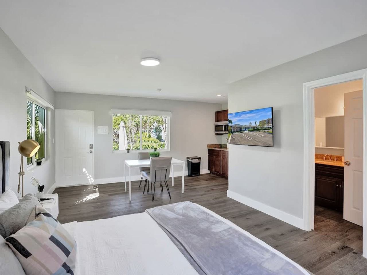 3208 Ne 9th St #1503948P - Photo 2 of 20