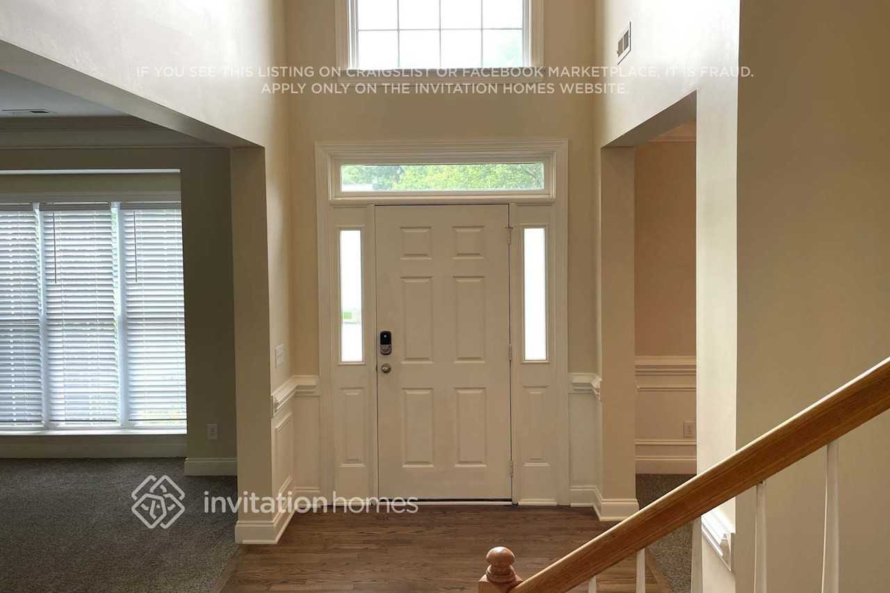 1704 Crestgate Dr - Photo 5 of 22