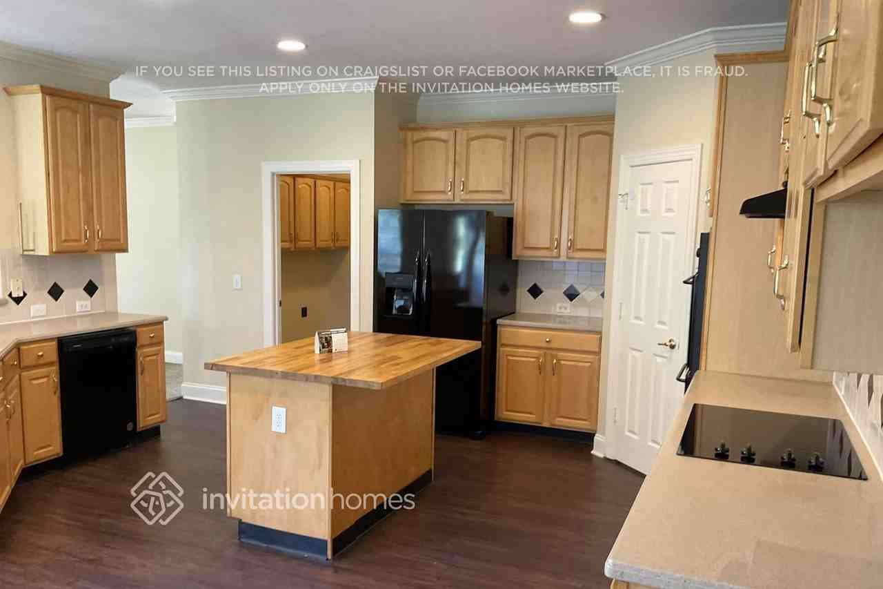 1704 Crestgate Dr - Photo 6 of 22