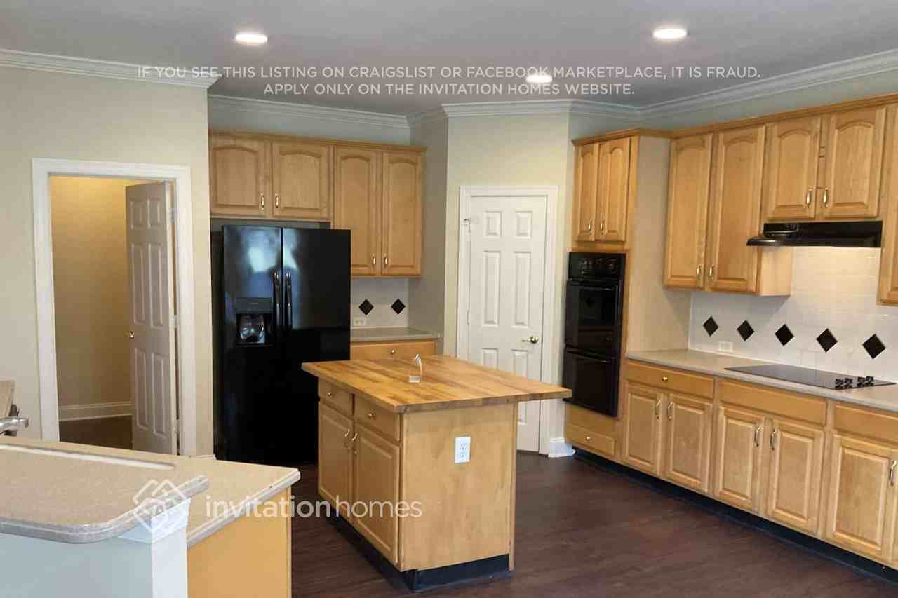 1704 Crestgate Dr - Photo 7 of 22