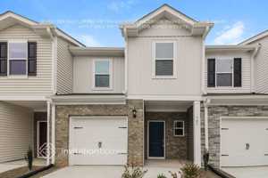 featured image of 707 Hilton Park Loop