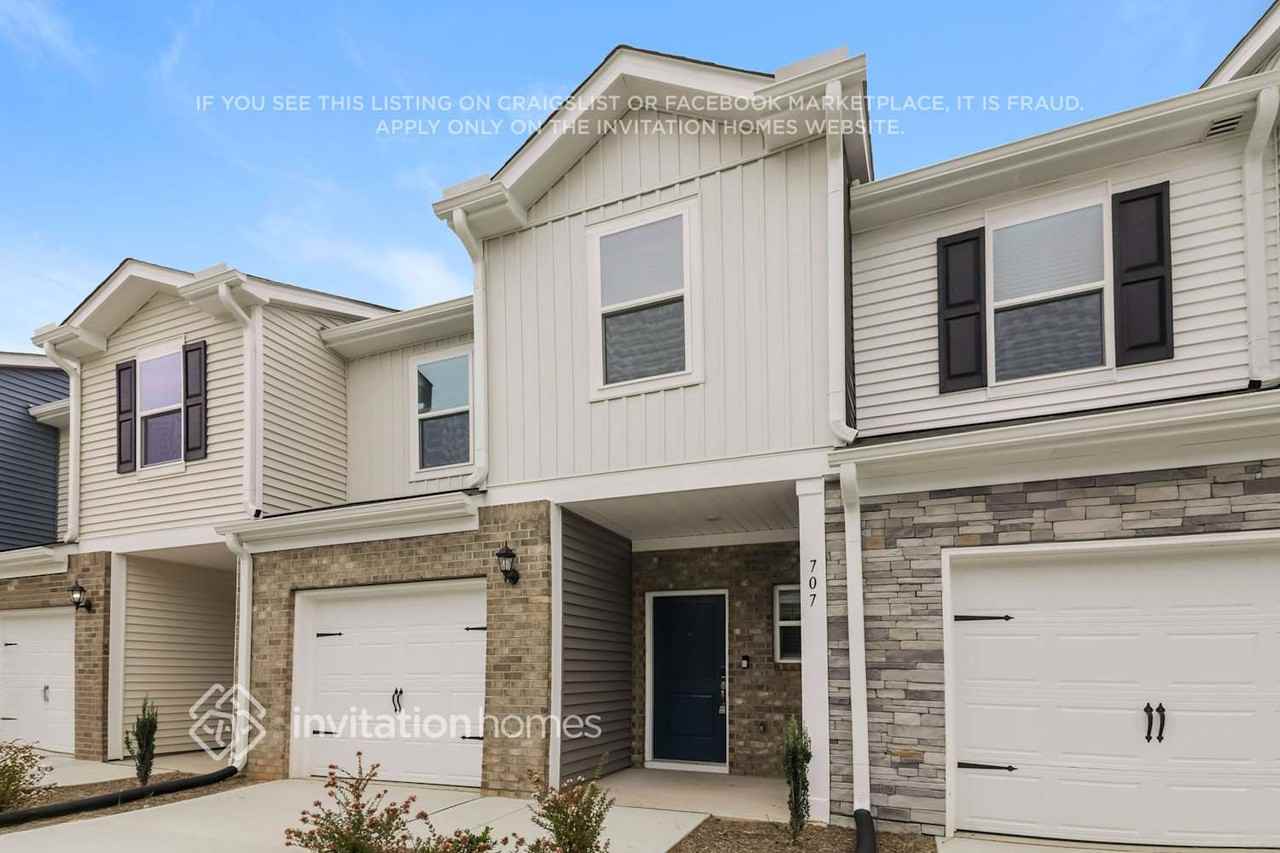 707 Hilton Park Loop - Photo 4 of 30