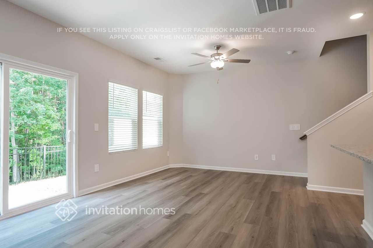 707 Hilton Park Loop - Photo 5 of 30