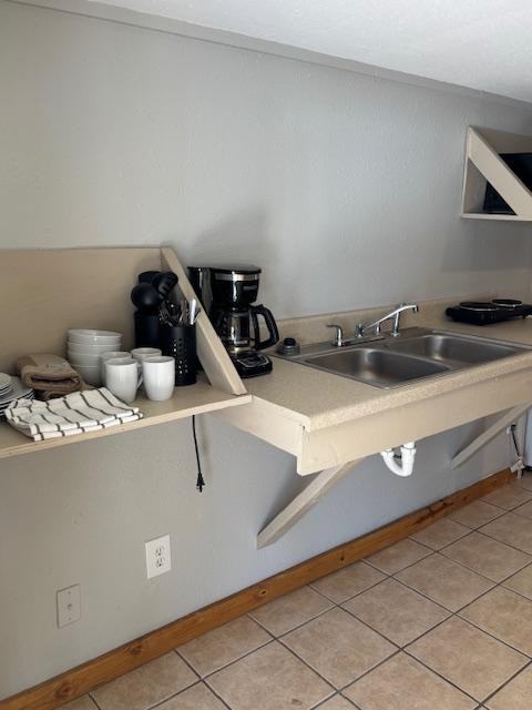 339 S Whitney St - Photo 4 of 14