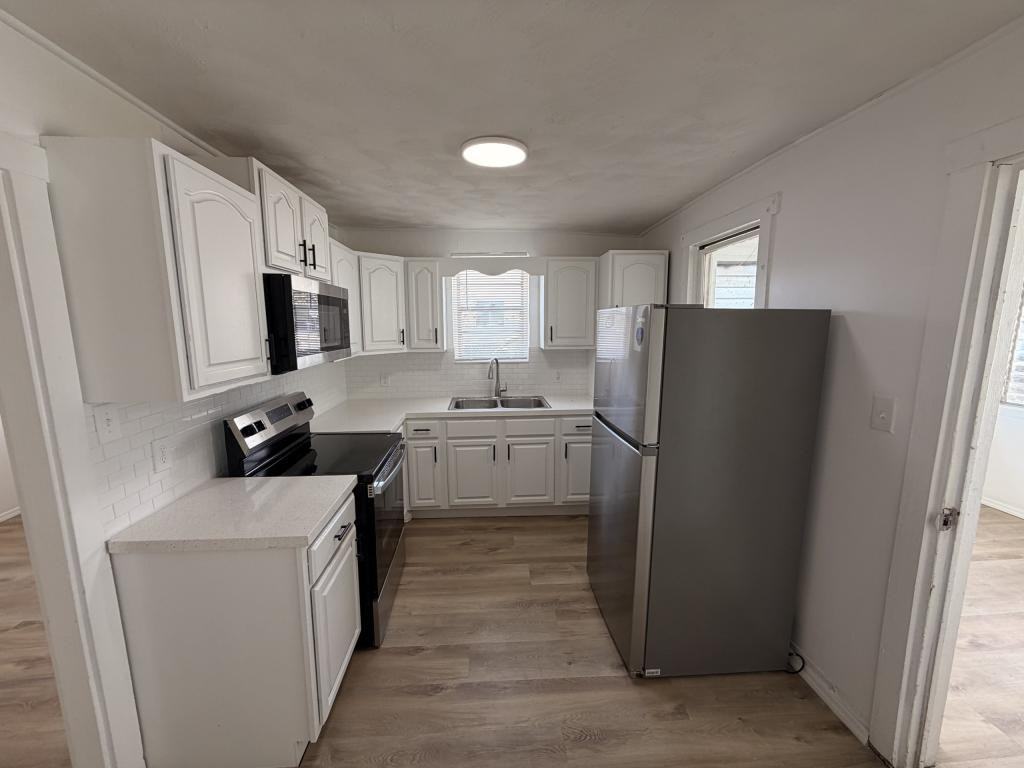 1045 W Gore St - Photo 2 of 15