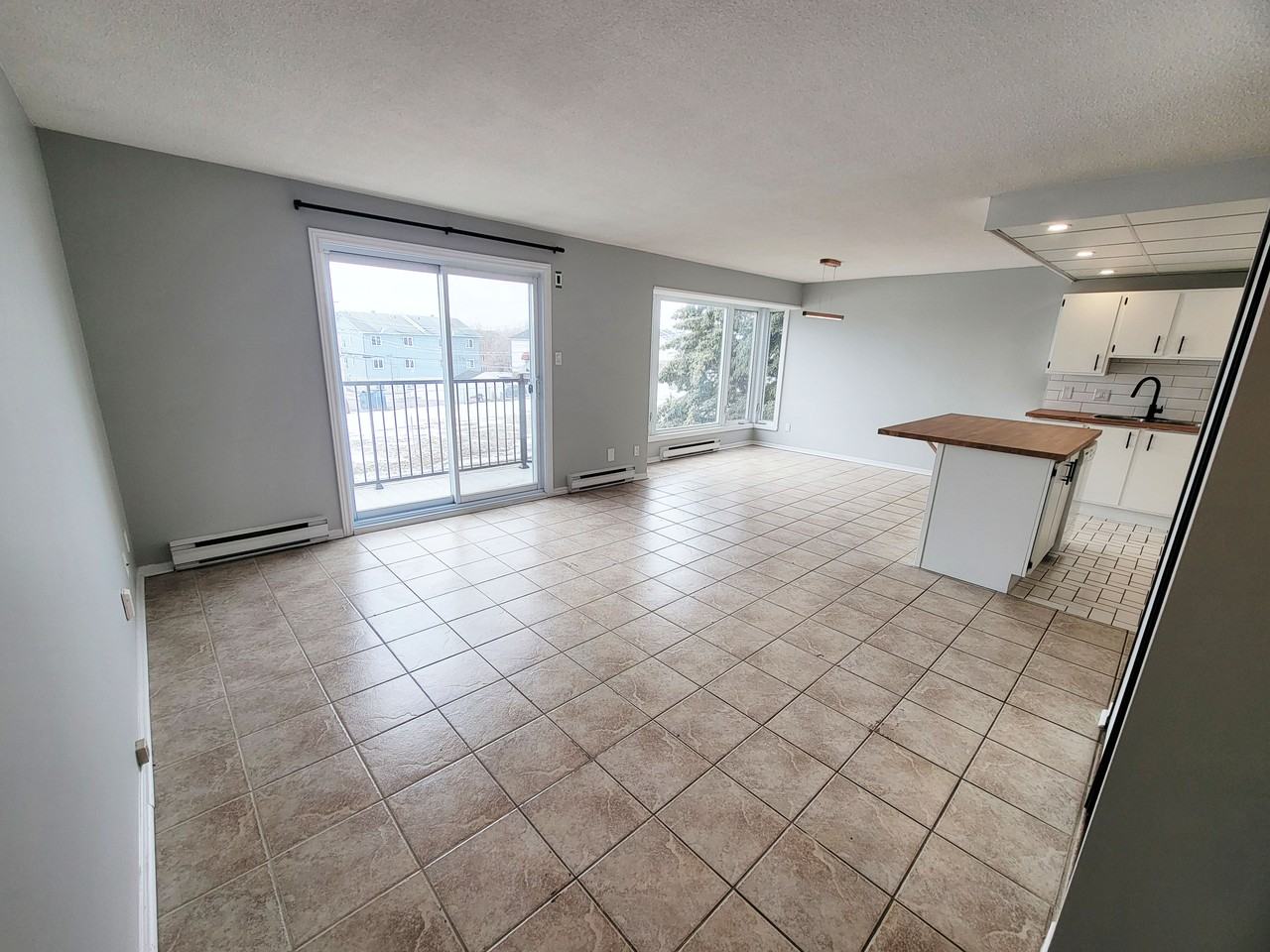 459 Boulevard la Vérendrye Est #5 - Photo 6 of 24