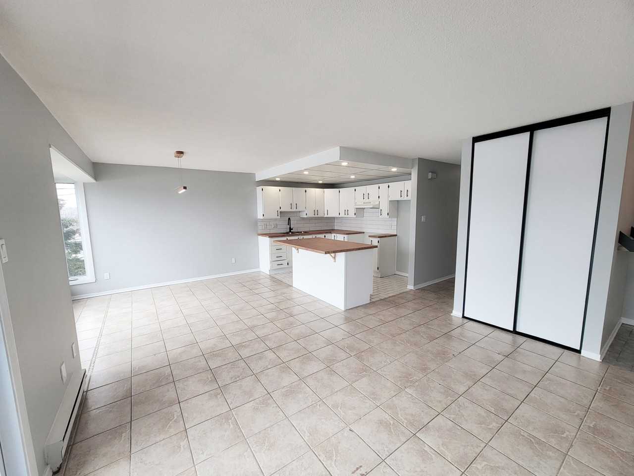 459 Boulevard la Vérendrye Est #5 - Photo 7 of 24