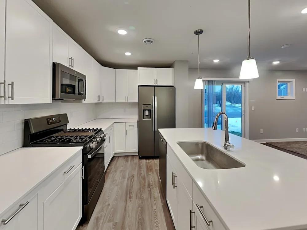 10900 Everest Place North - Photo 6 of 11