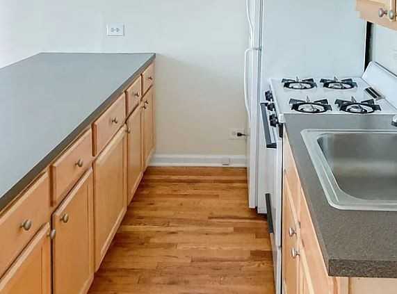 N Lincoln Ave & W Wrightwood Ave - Photo 2 of 8