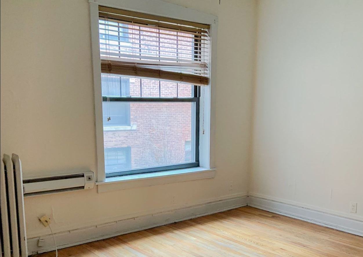 W Diversey Pkwy & N Clark St - Photo 4 of 11