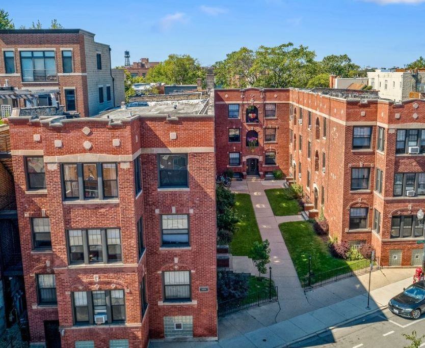 W Diversey Pkwy & N Clark St - Photo 6 of 11