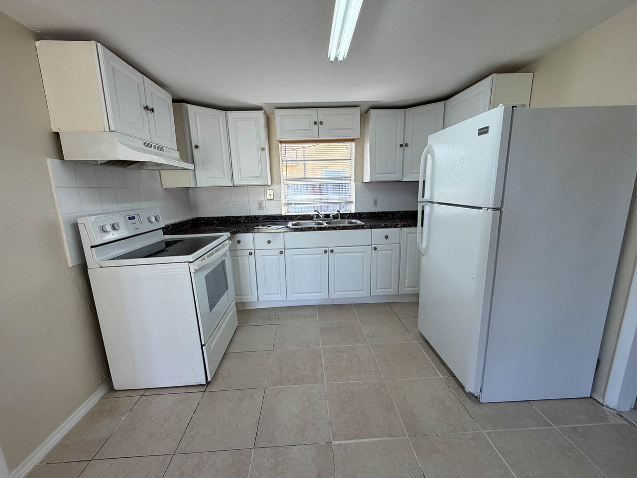 2250 Northwest 27th Street - Photo 7 of 27