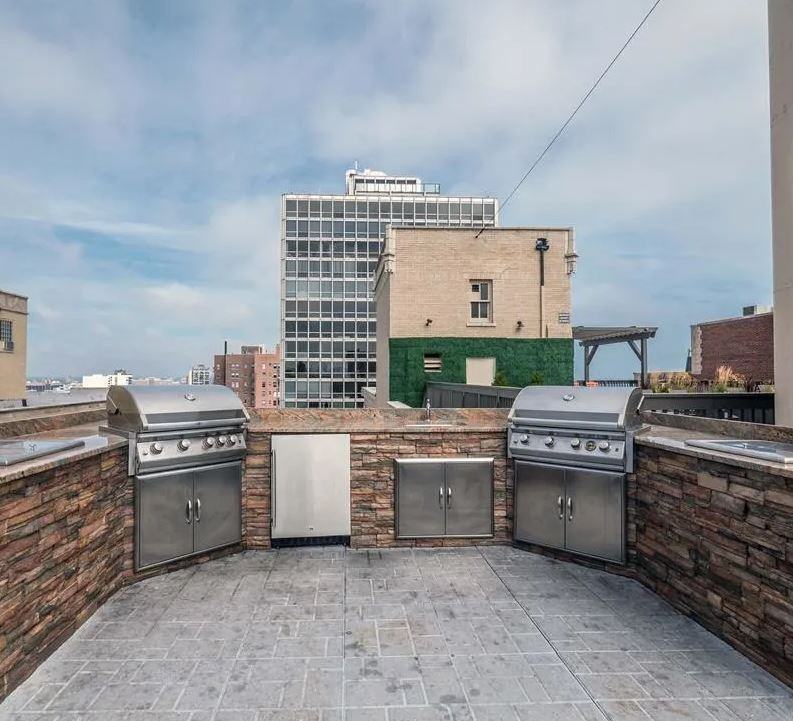 W Fullerton Ave & N Clark St - Photo 7 of 12