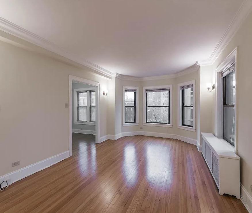 W Fullerton Ave & N Clark St - Photo 4 of 12