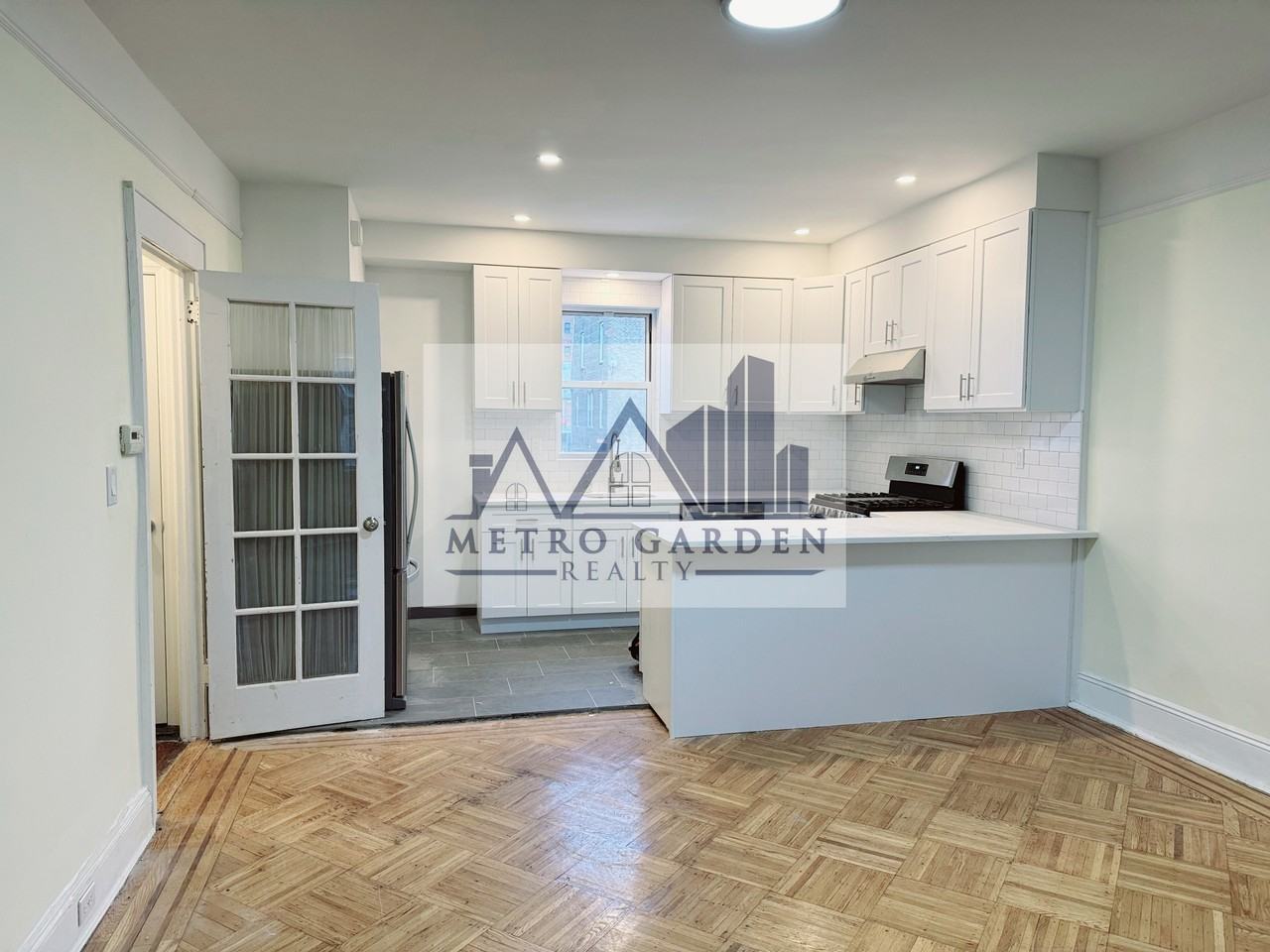 68-11 Dartmouth Street - Photo 4 of 21