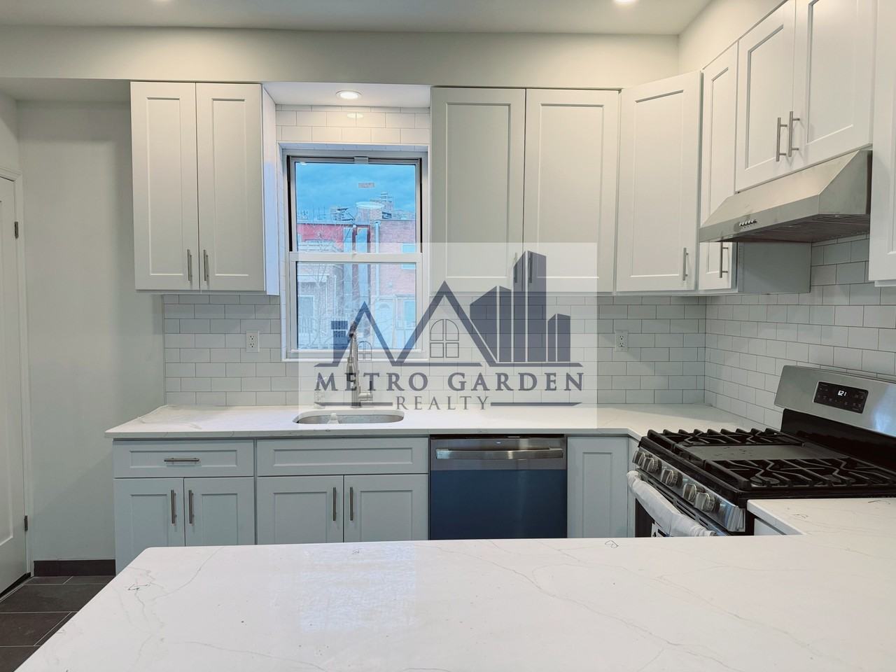 68-11 Dartmouth Street - Photo 5 of 21