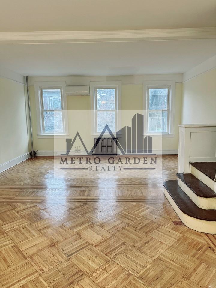 68-11 Dartmouth Street - Photo 2 of 21