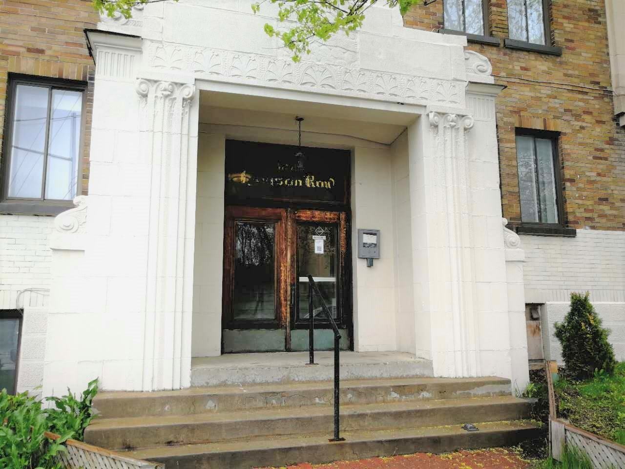 5265 Chemin de la Côte Saint Luc - Photo 2 of 16