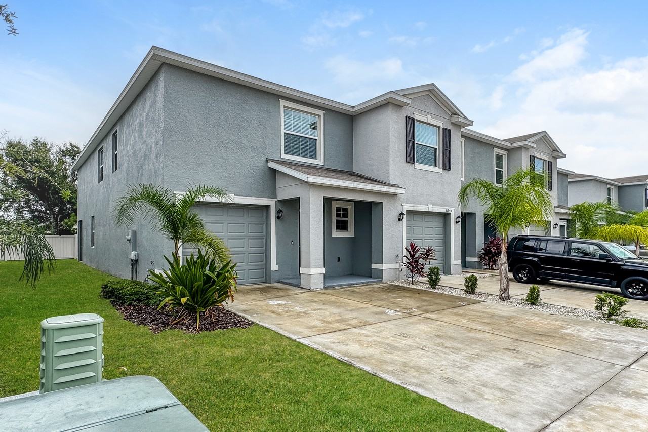 11934 11934 Stoneport Pl - Photo 2 of 43