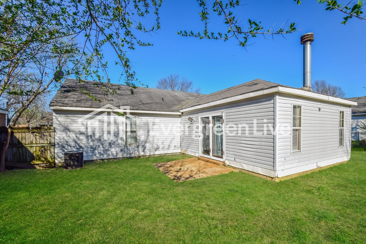 2724 Van Der Veer Dr - Photo 3 of 15