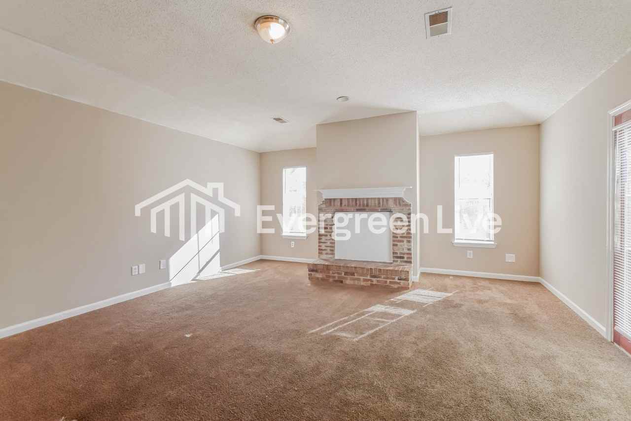 2724 Van Der Veer Dr - Photo 5 of 15
