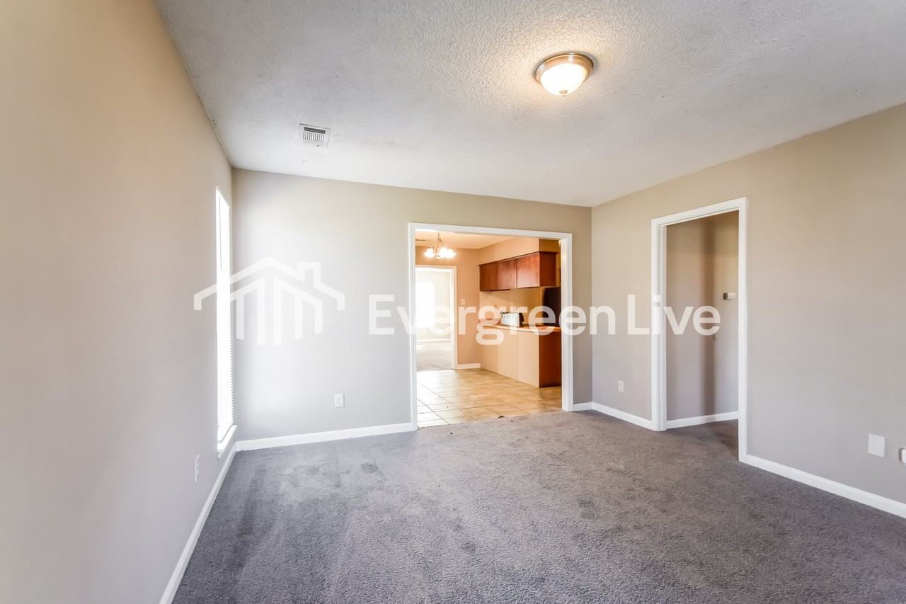 2724 Van Der Veer Dr - Photo 6 of 15