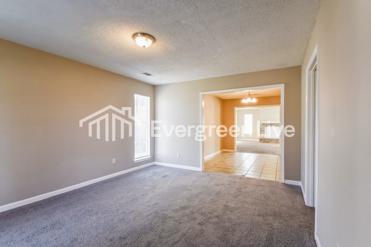 2724 Van Der Veer Dr - Photo 7 of 15