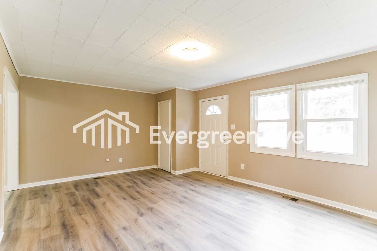 894 Antwerp Rd - Photo 3 of 15