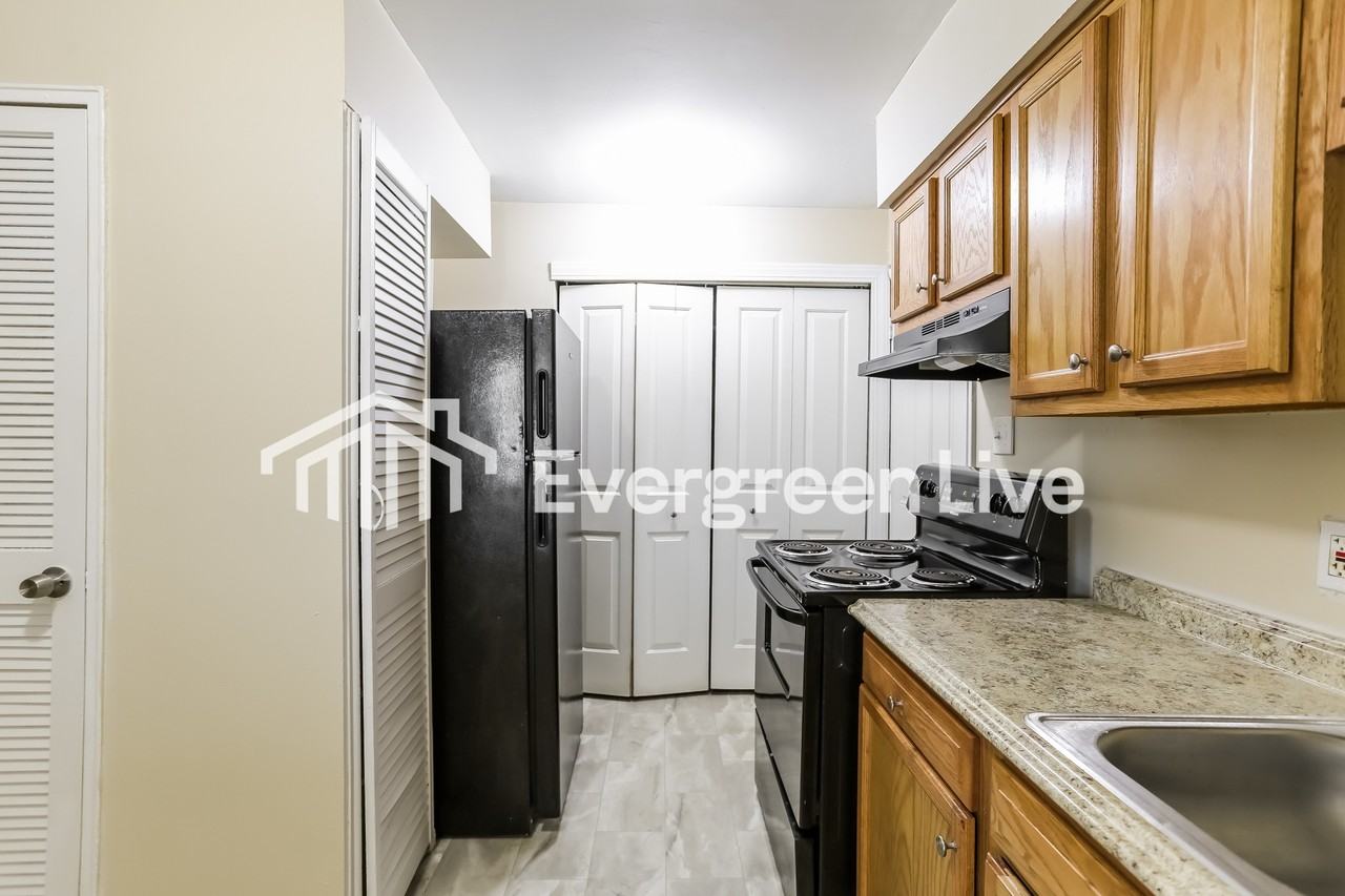 894 Antwerp Rd - Photo 5 of 15