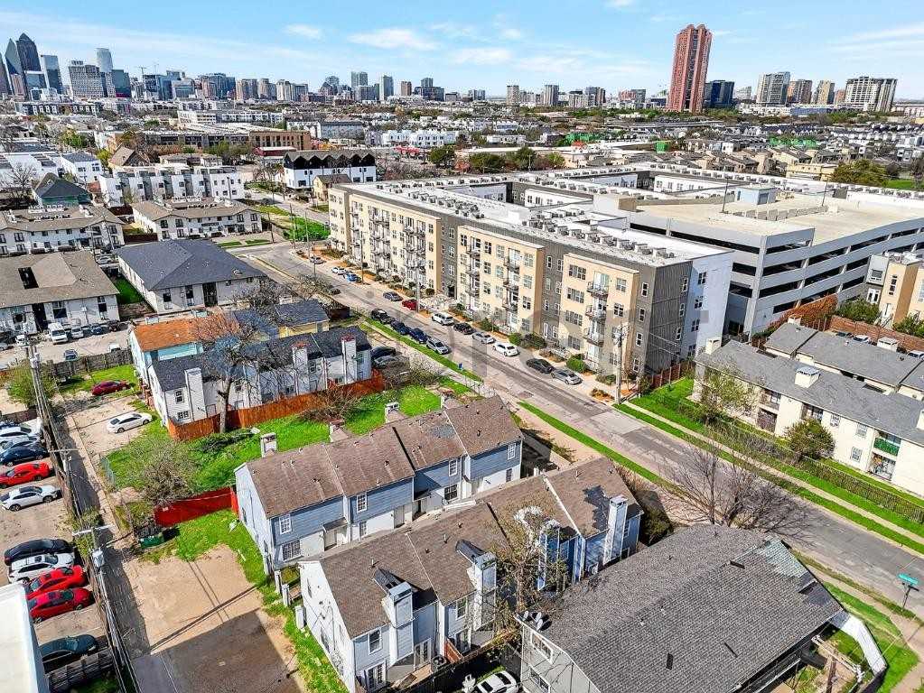 4624 San Jacinto St #C - Photo 2 of 34