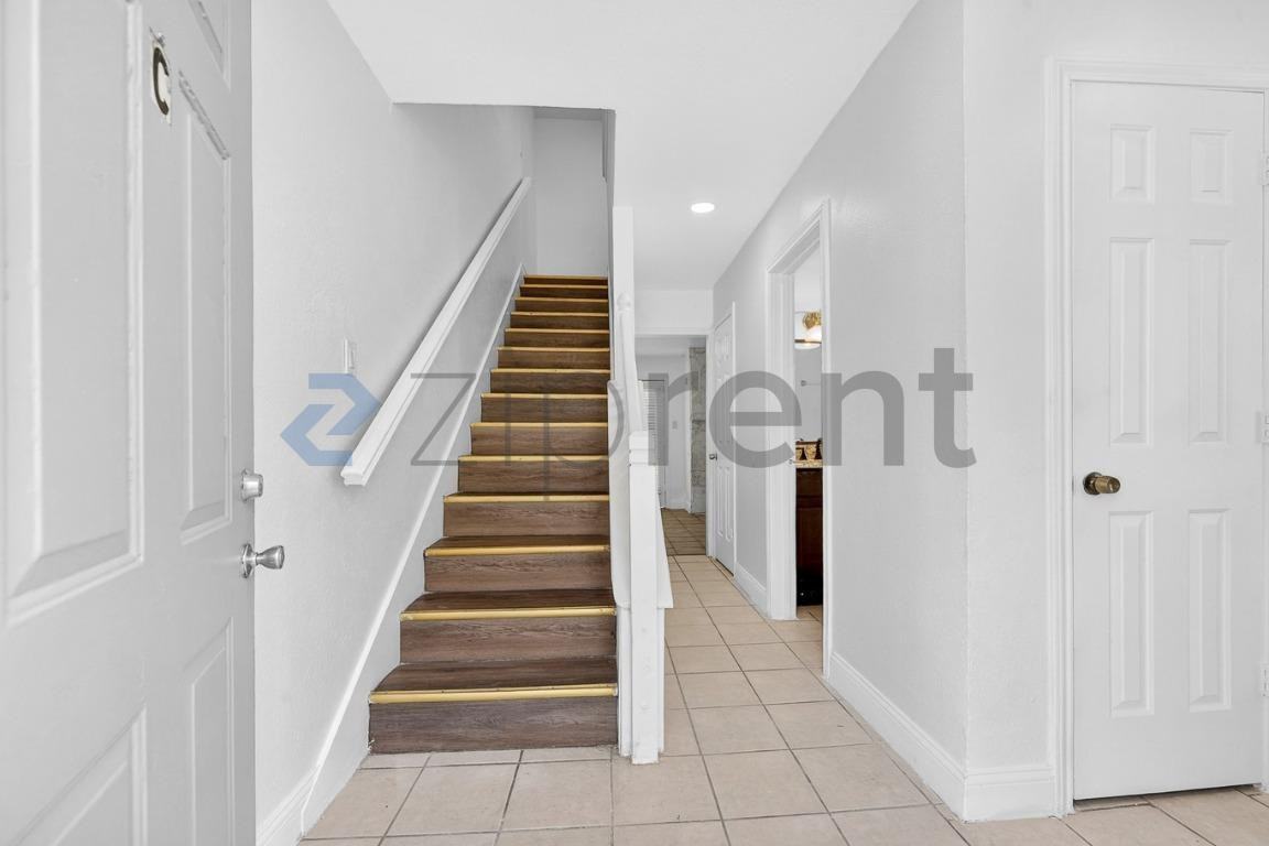 4624 San Jacinto St #C - Photo 6 of 34