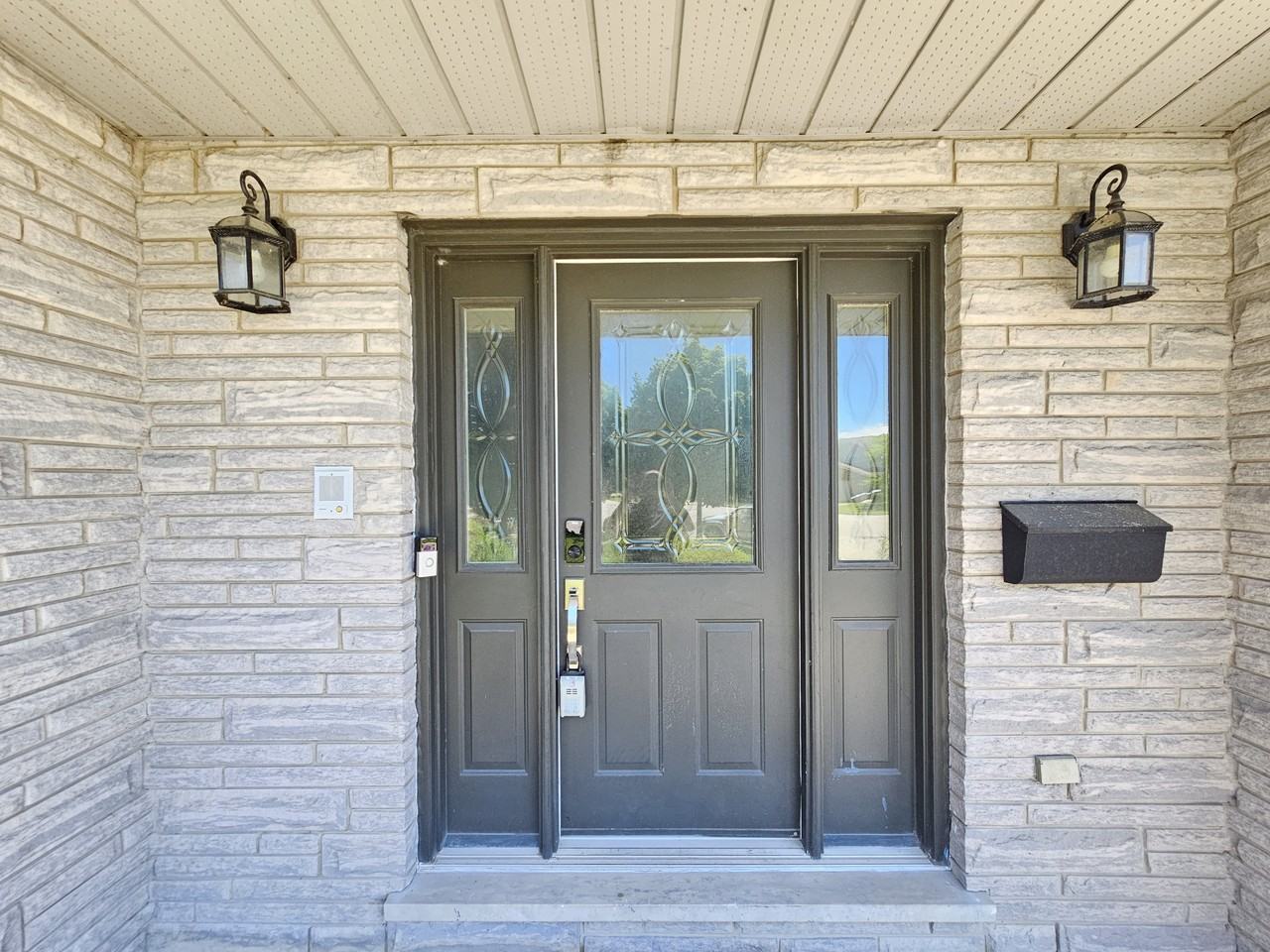 49 Decew Woods Ct - Photo 2 of 20