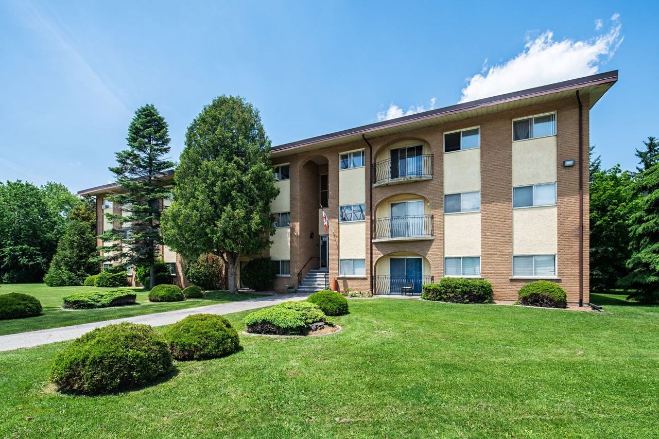 485 Parkside Drive - Photo 2 of 11