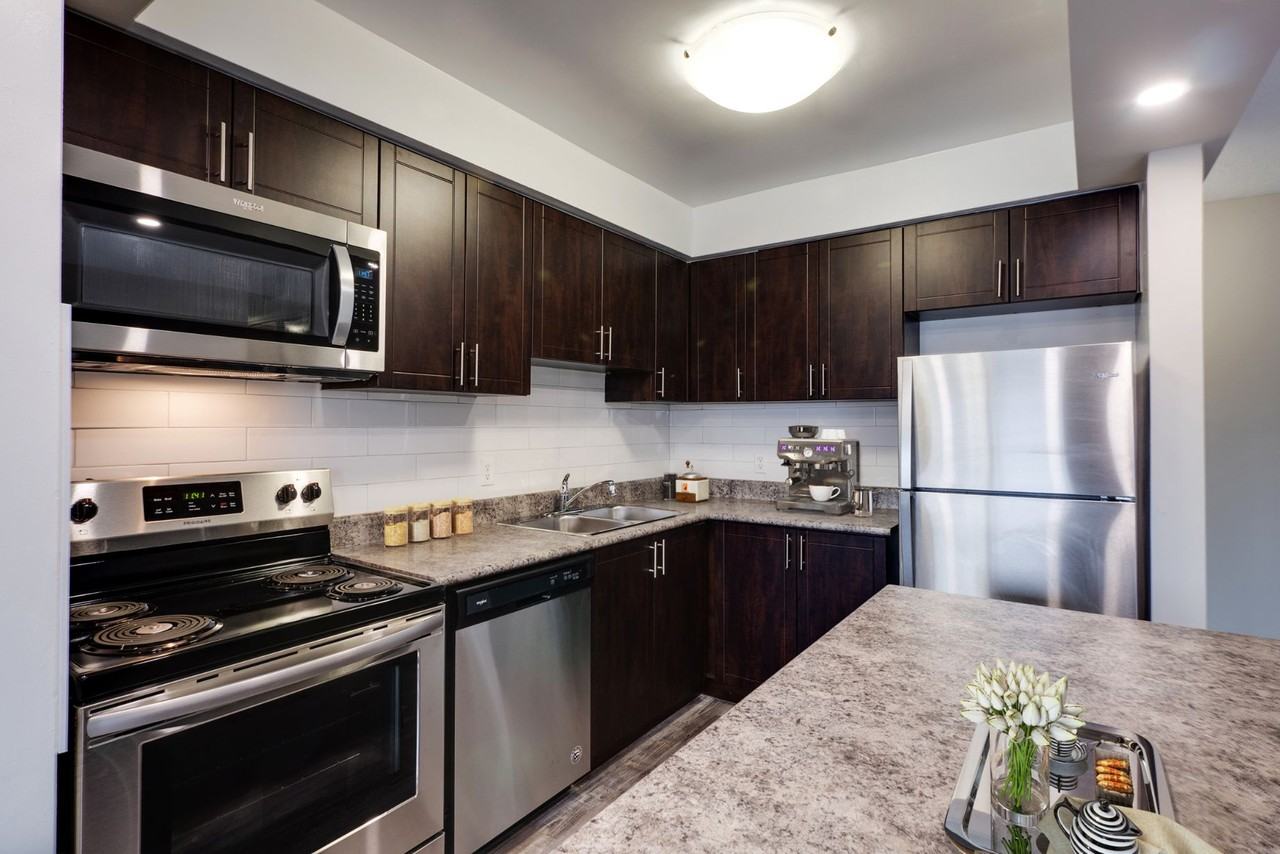 485 Parkside Drive - Photo 5 of 11