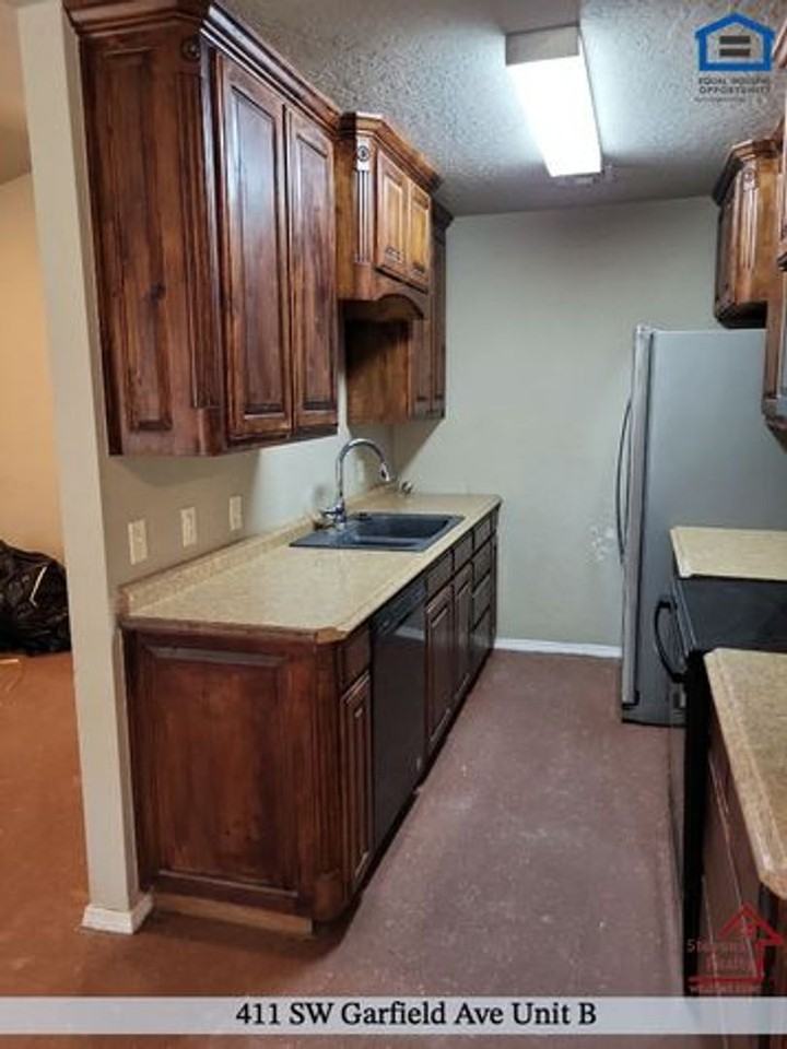 411 Sw Garfield Ave #B - Photo 6 of 17