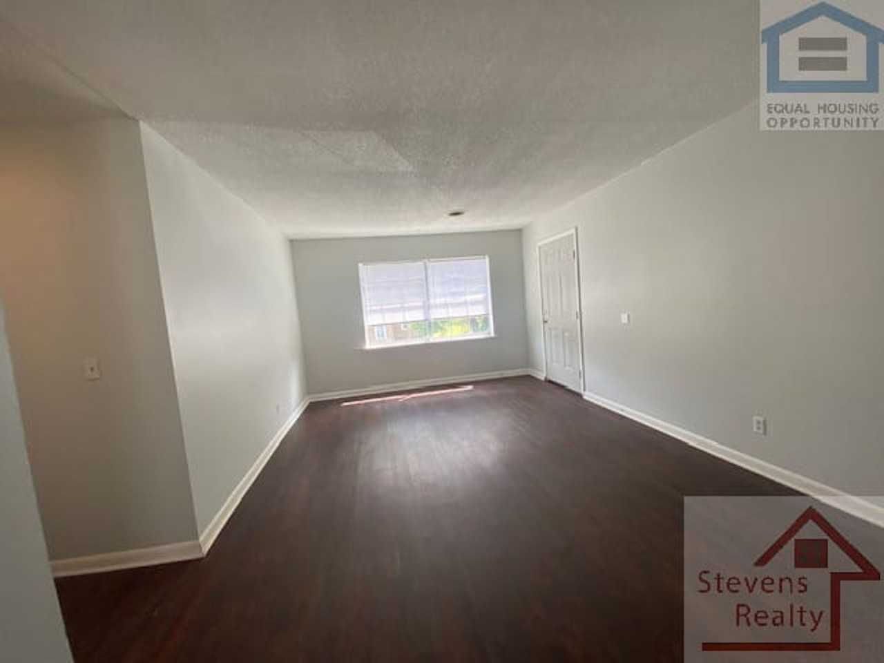 411 Elm Ave #4 - Photo 3 of 12