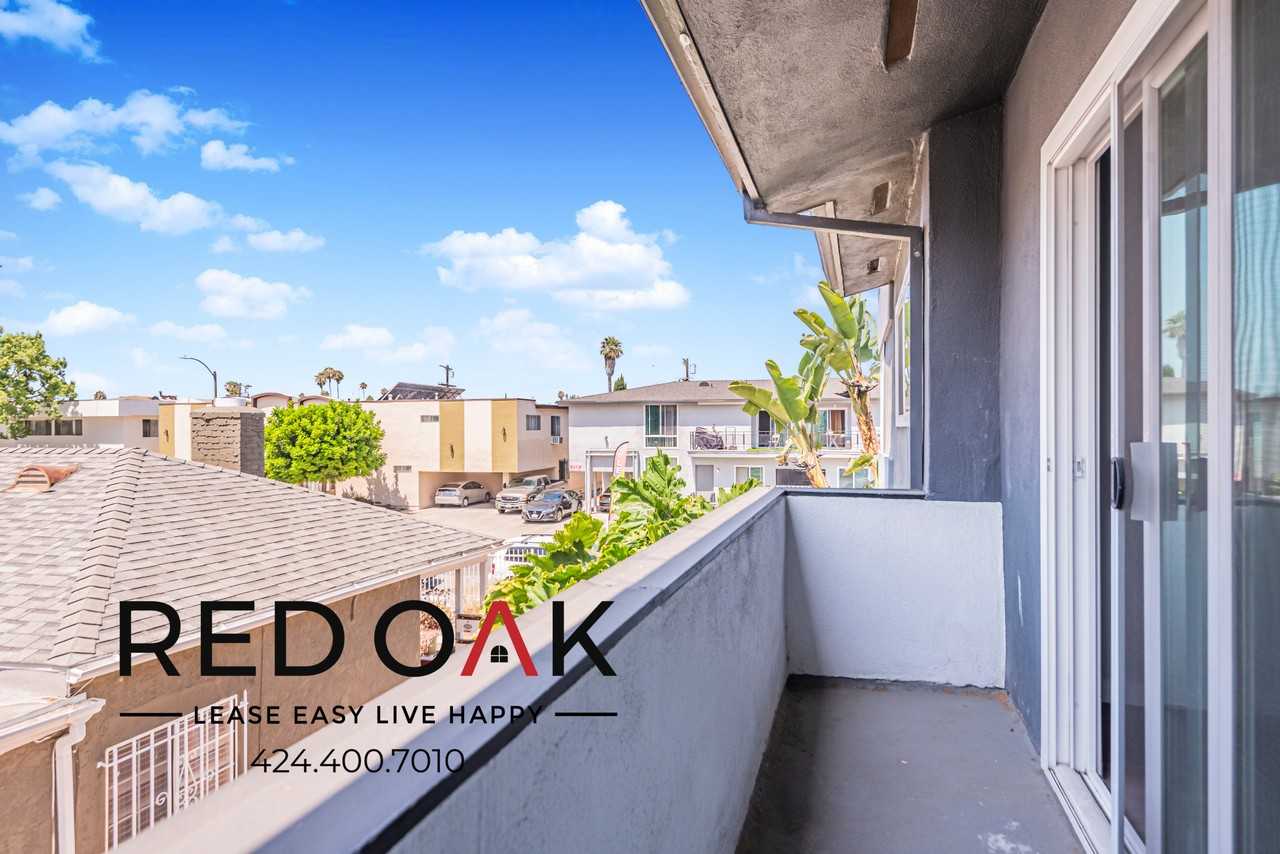 1942 S Garth Ave #4 - Photo 3 of 25