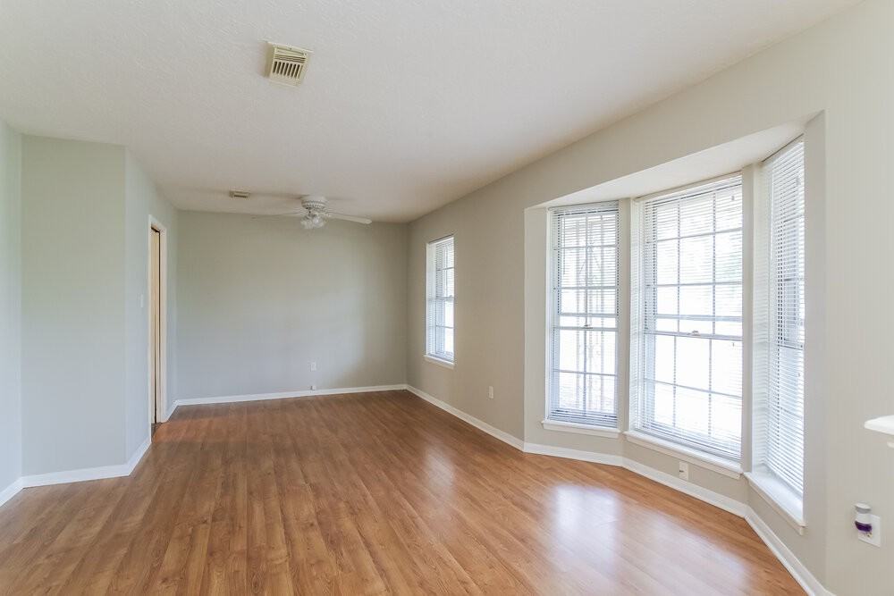 200 Montrose Cir - Photo 4 of 25