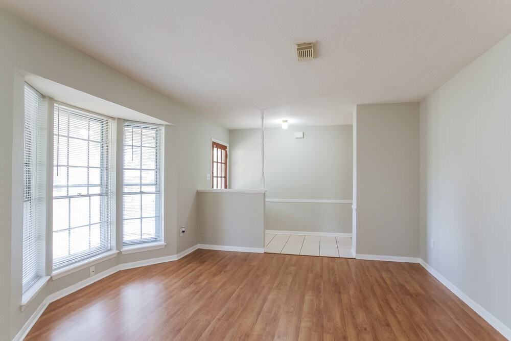 200 Montrose Cir - Photo 5 of 25