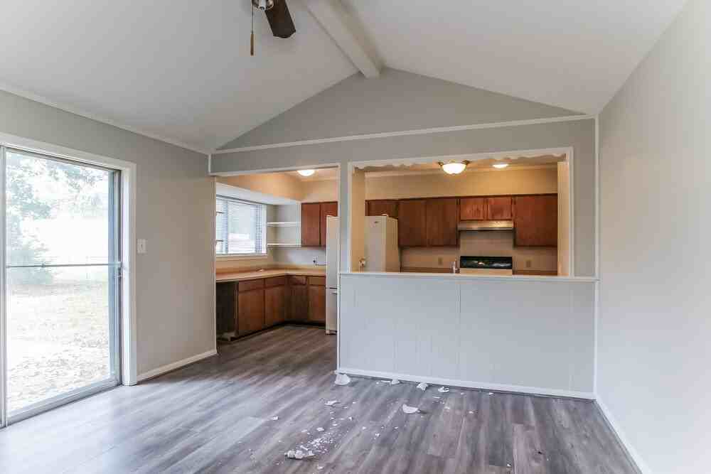 200 Montrose Cir - Photo 7 of 25