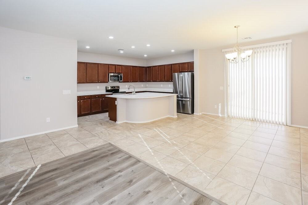 6405 S 47th Dr - Photo 3 of 16