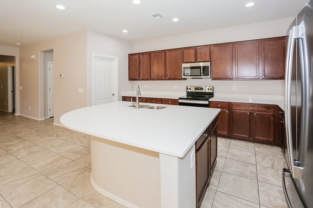 6405 S 47th Dr - Photo 7 of 16