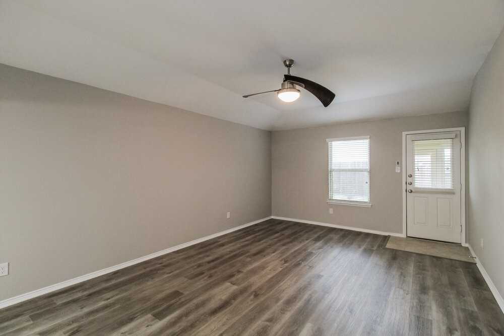 2484 French St - Photo 3 of 16