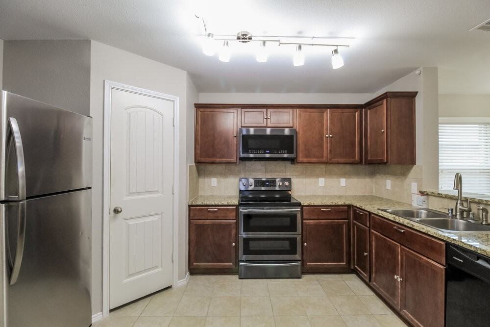 2484 French St - Photo 6 of 16