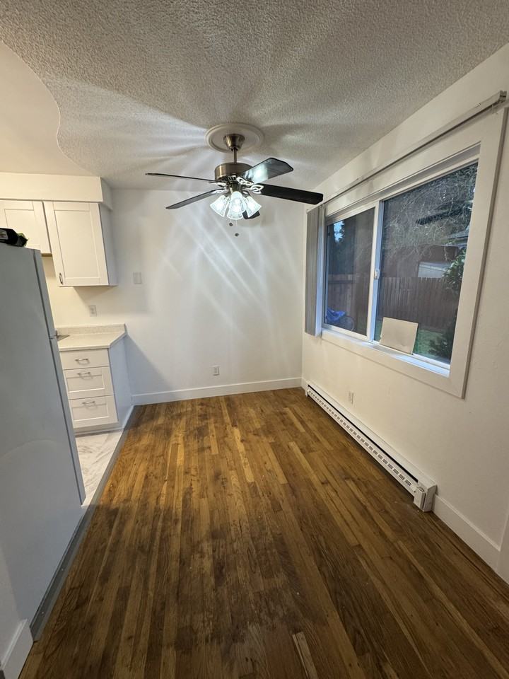 3622 E 13th St - Photo 3 of 14