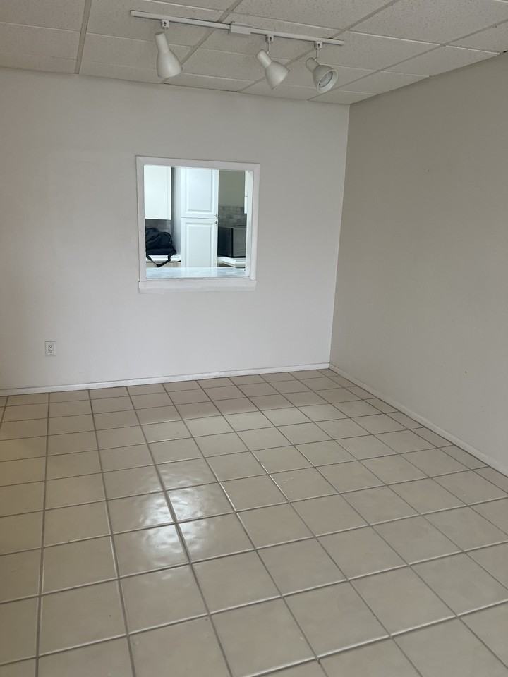 3106 Harbor Blvd #2B - Photo 3 of 11