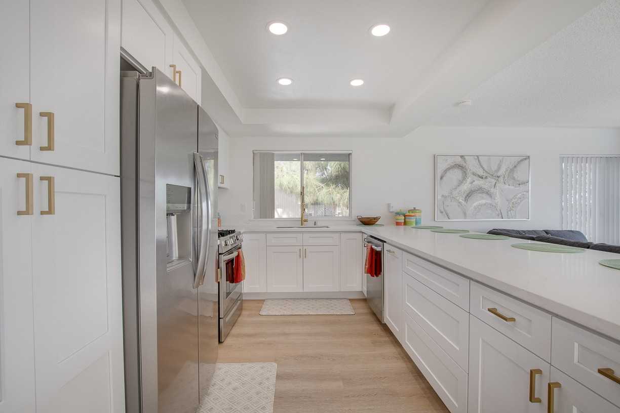 8143 La Jolla Scenic Dr N - Photo 6 of 23