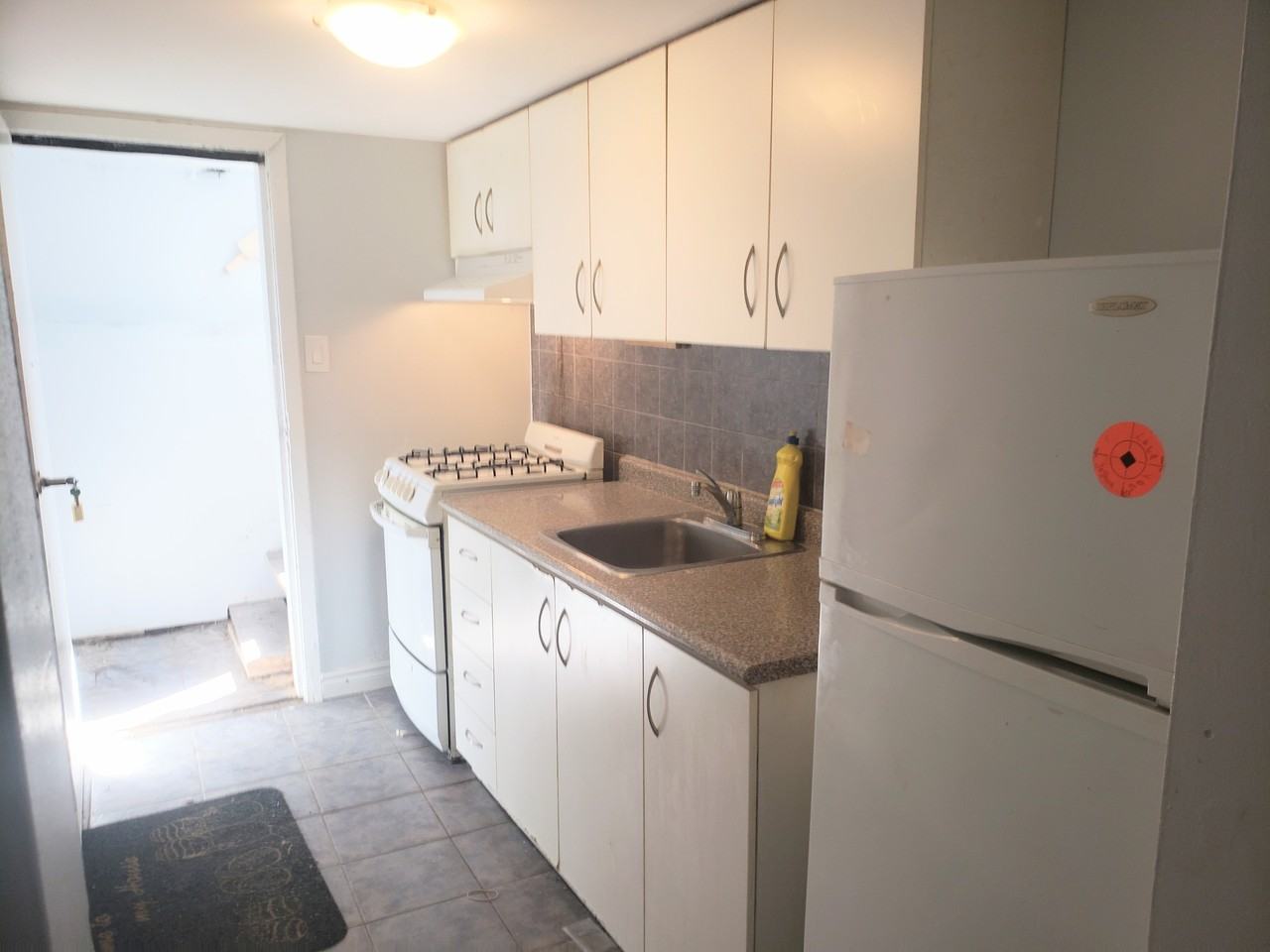 685 Greenwood Avenue #BSMT - Photo 2 of 10