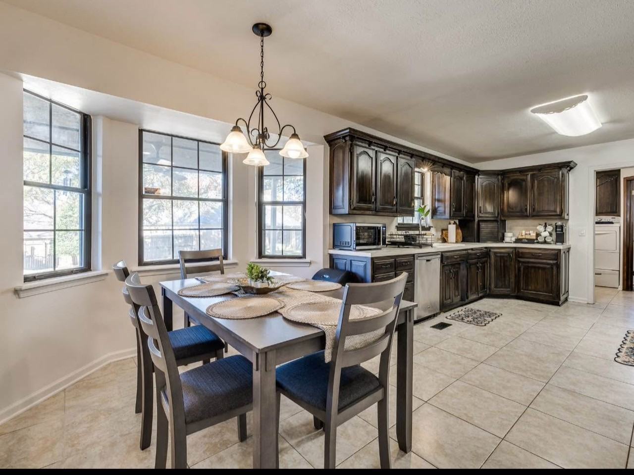 7624 S Erie Ave - Photo 3 of 6